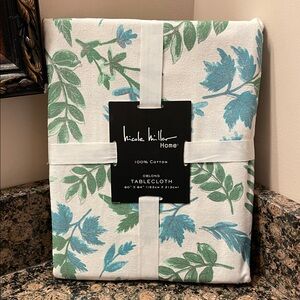 Nicole Miller Green and Blue Tablecloth